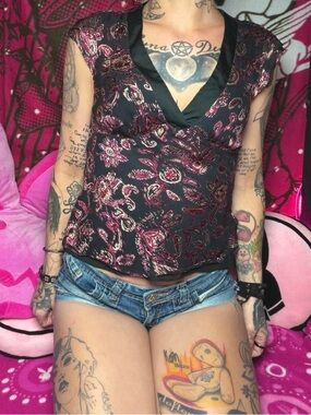 Vintage Y2k LOFT Red Black Floral V Neck Blouse Size 0